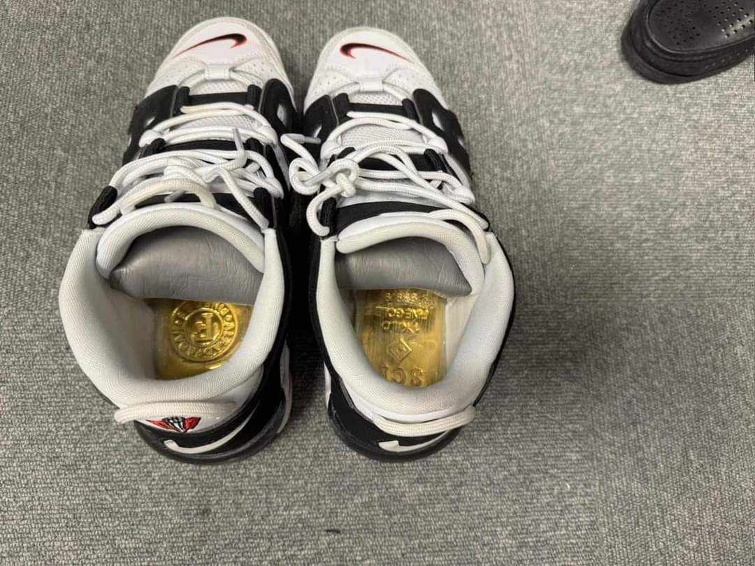 Phat hien 2 khach nuoc ngoai giau 6kg nghi la vang nhap canh Viet Nam hinh anh