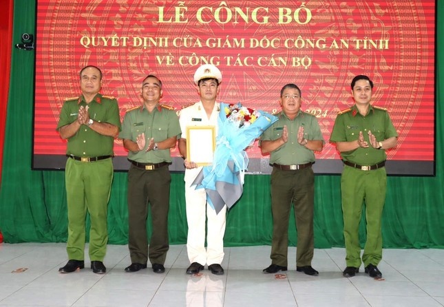 Dieu dong nhan su anh 1