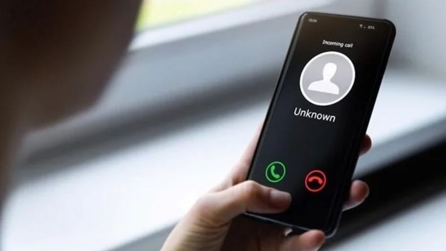 Sap bay cuoc goi gia mao cong an, cu ba o Ha Noi bi mat 5 ty dong hinh anh