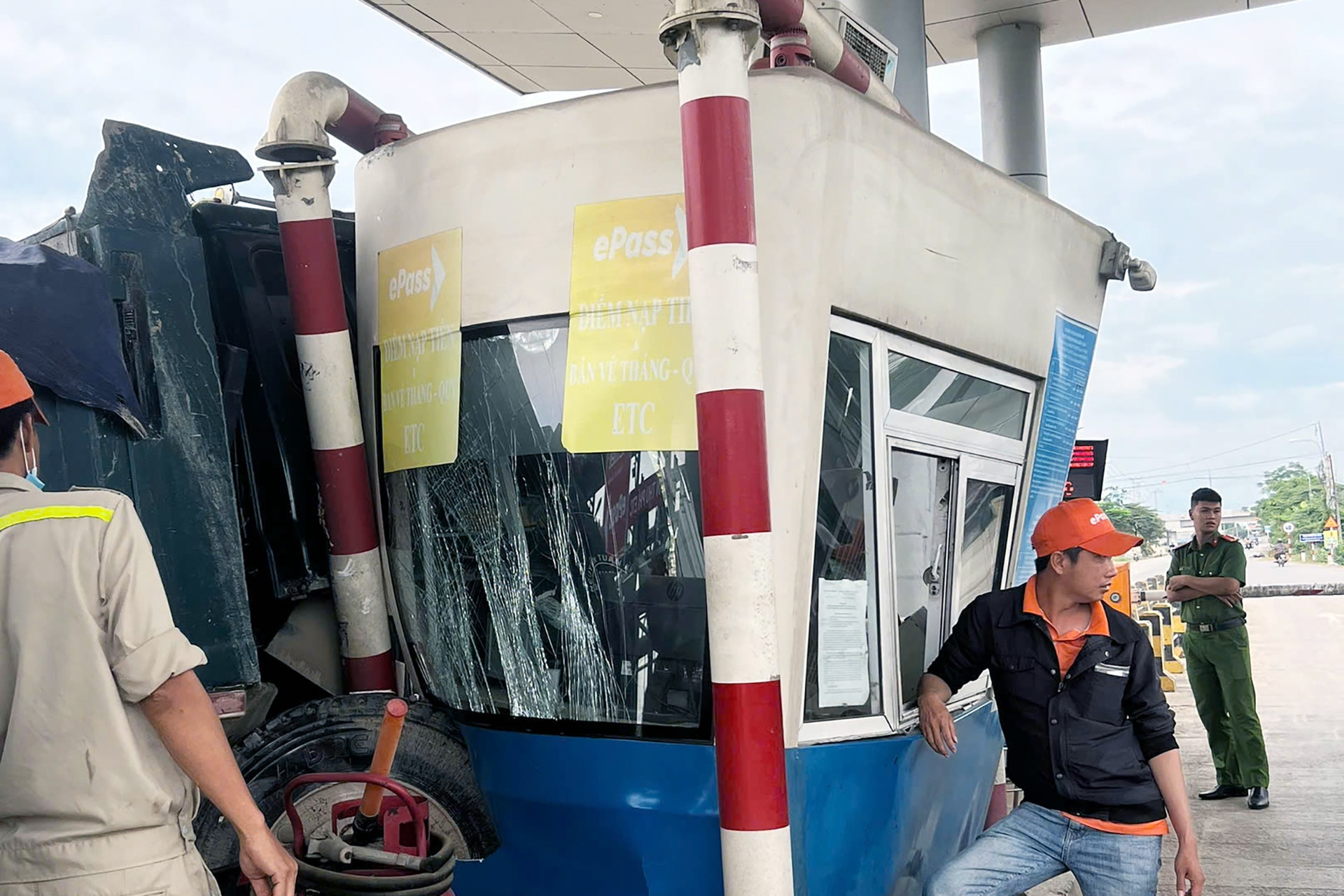 xe tai tong oto anh 2