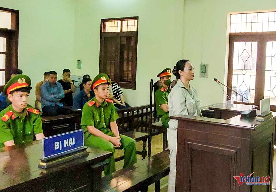 Trương Thị Hương cô đồng ảnh 2 Truong Thi Huong co dong anh 2
