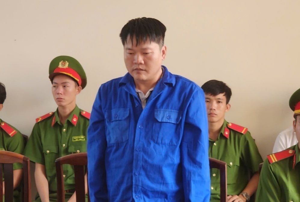 Nhieu lan dot nha ho hang cua ban gai de niu keo tinh cam hinh anh