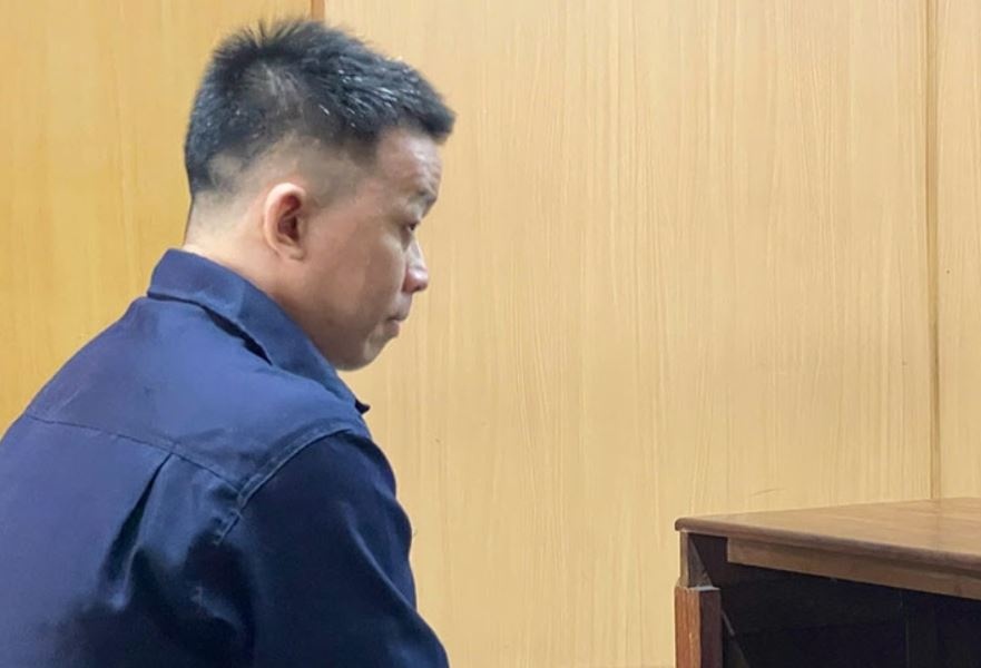 Ghen tuong, chong dung keo dam nguoi dan ong la mat trong phong ngu hinh anh