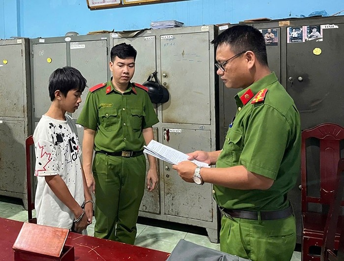 Tre em ban ma tuy anh 1