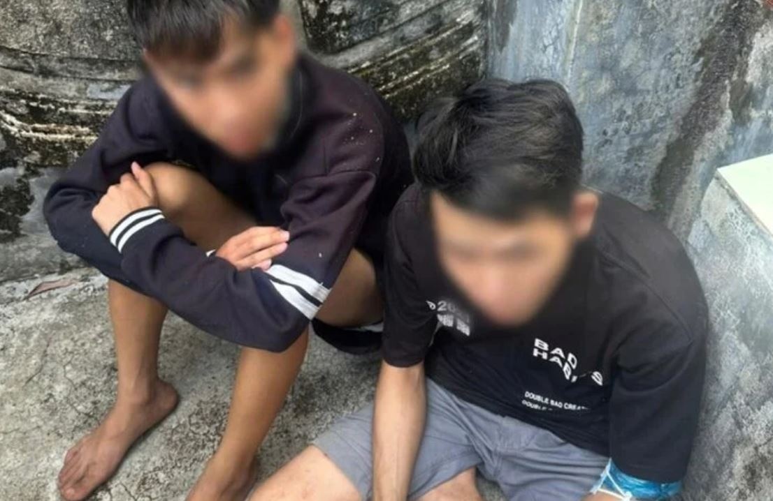 Truy bat 4 ten cuop iPhone 15 tren duong lang o Hue hinh anh