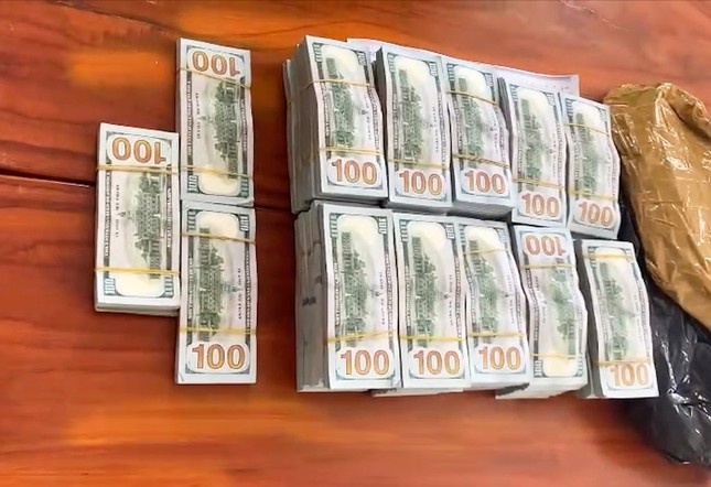 vận chuyển nửa triệu USD ảnh 2 van chuyen nua trieu USD anh 2