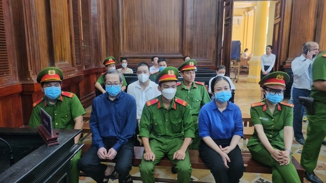 Cuu giam doc benh vien anh 2