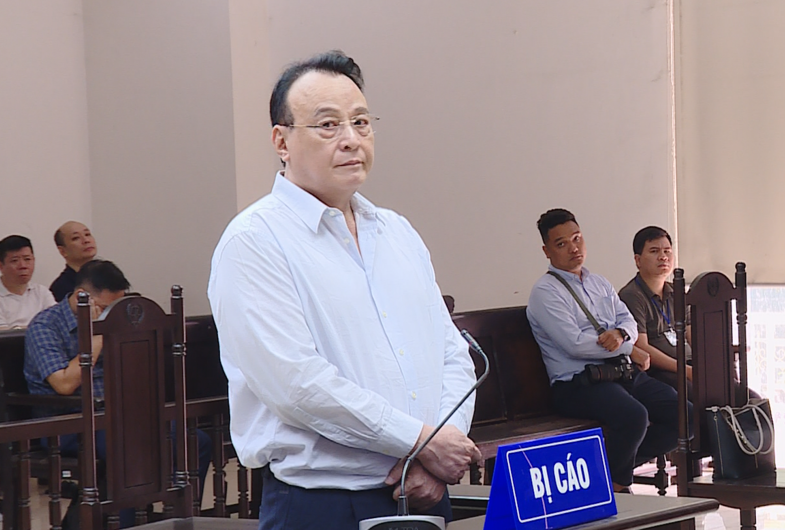 Chu tich Tan Hoang Minh Do Anh Dung duoc giam an con 7 nam tu hinh anh