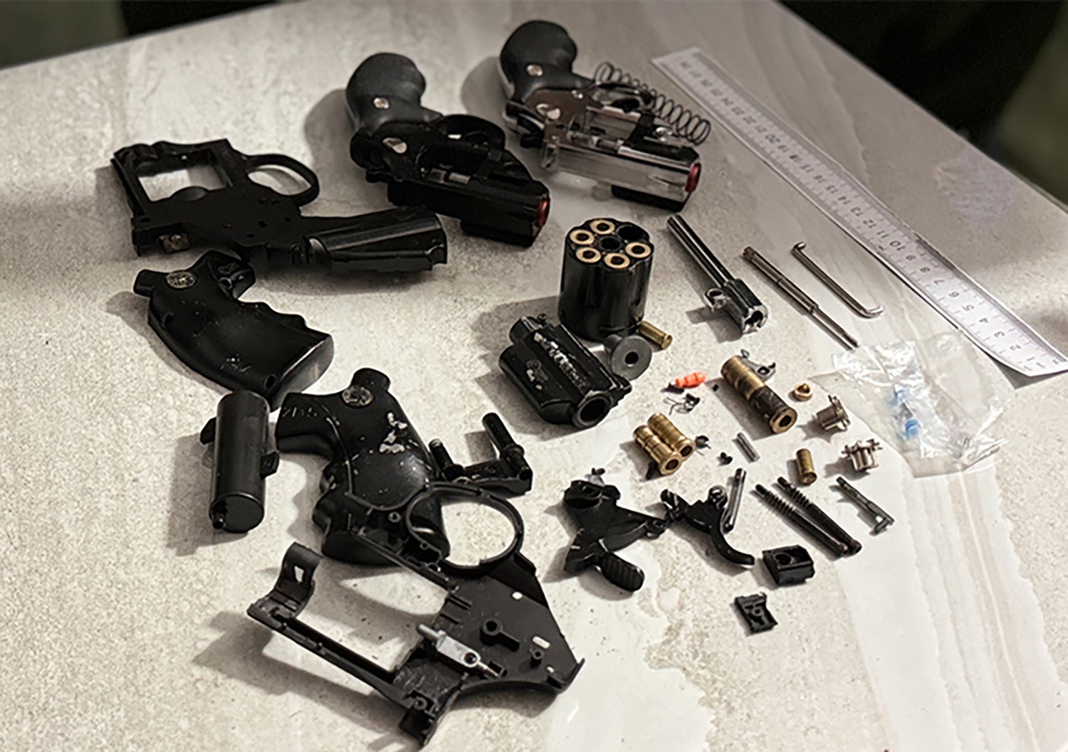 Bat 2 anh em ruot anh 2