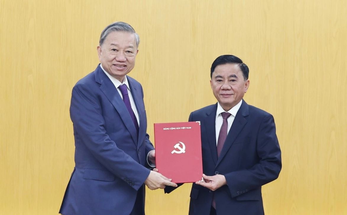 Ong Tran Cam Tu duoc phan cong giu chuc Thuong truc Ban Bi thu hinh anh