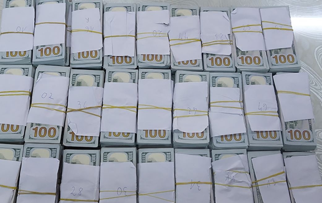 Bat 3 doi tuong trong duong day van chuyen nua trieu USD qua bien gioi hinh anh