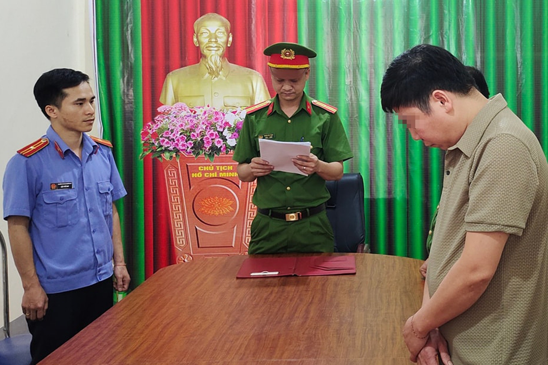 Bat ga dan ong dam o nguoi duoi 16 tuoi hinh anh