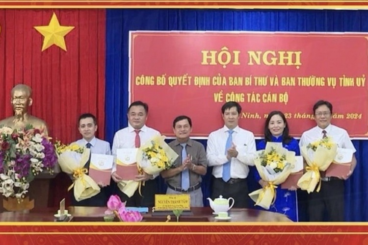 Cong bo quyet dinh cua Ban Bi thu Trung uong Dang hinh anh