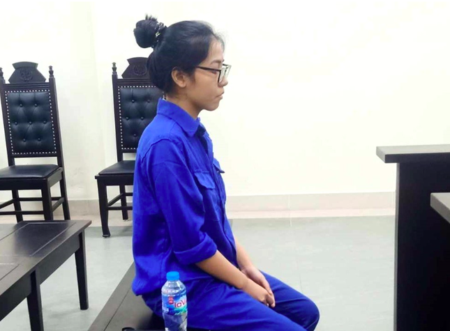 Co gai lua tien ty cua nguoi yeu va nhom ban hinh anh