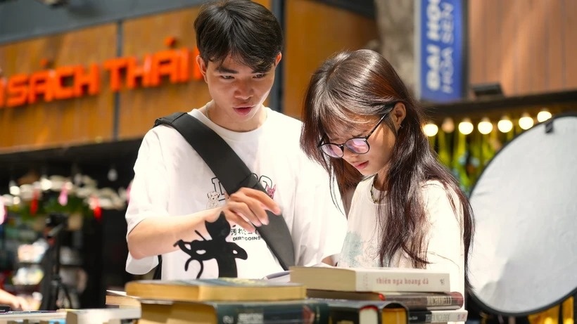 Phat trien cac khong gian sach, da dang hinh thuc doc o TP.HCM hinh anh