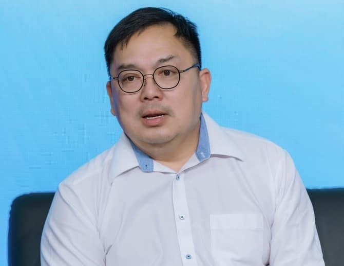 Ong Hoang Nam Tien chia se cach doc 5 cuon sach trong 2 tieng hinh anh