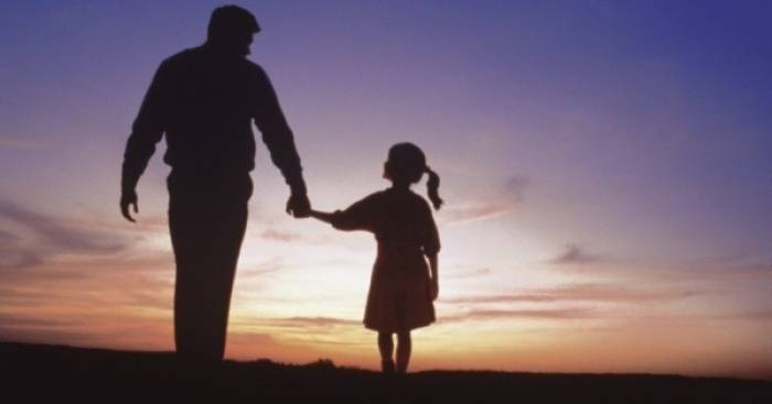 Sach 'Cha va con gai' khoi day nhung gia tri gia dinh thieng lieng hinh anh