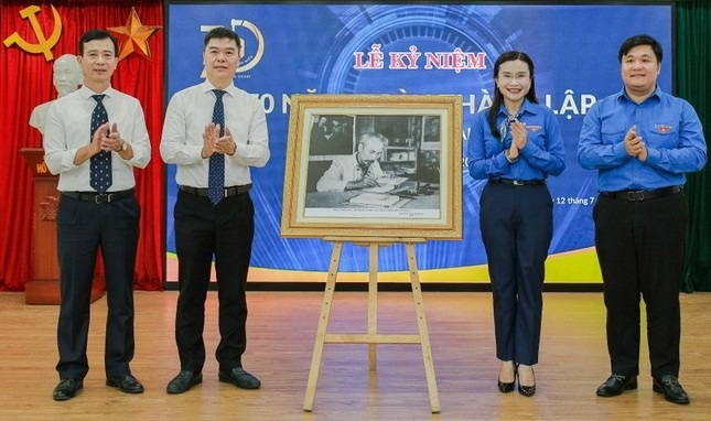 Ky niem 70 nam thanh lap Nha xuat ban Thanh nien hinh anh