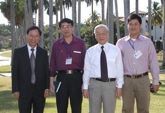 Cuon sach dau tien ve Tong Bi thu Nguyen Phu Trong hinh anh