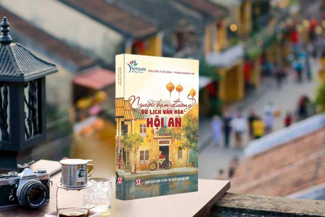 Ve buc tranh binh yen, am ap, men khach ve Hoi An hinh anh