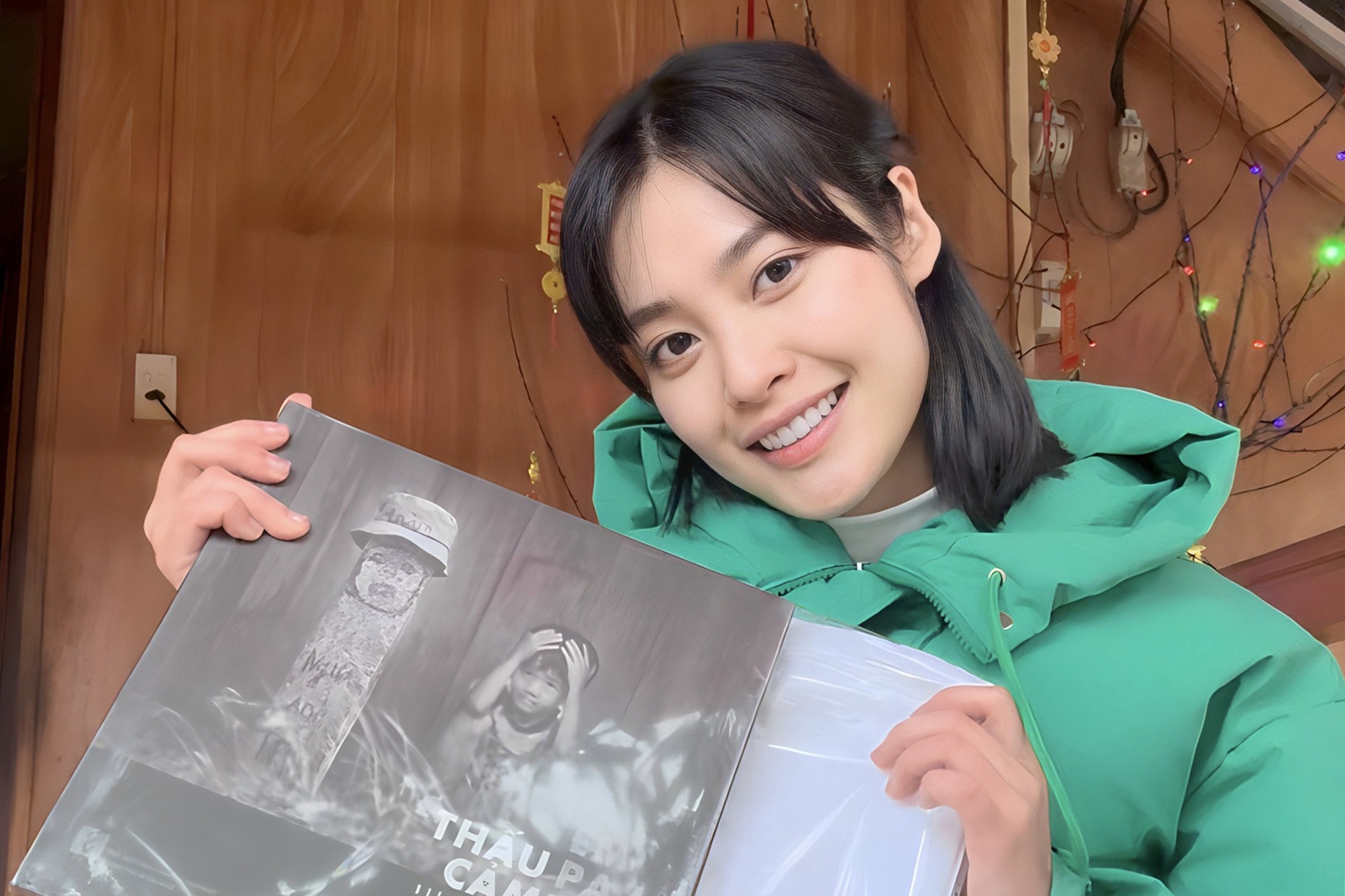 Bo Dai ta dua hoa hau Nong Thuy Hang den nhung trang sach dau doi hinh anh