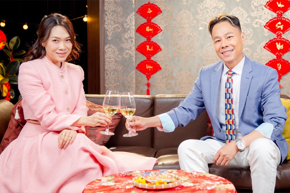 Nha bao, tac gia Trung Nghia: Hay xem sach nhu nguoi tinh cua ban hinh anh