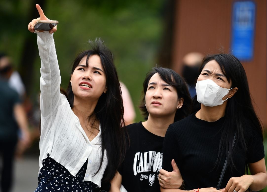 Thoi tiet 4/9: Bao so 3 gay song cao 5 m hinh anh