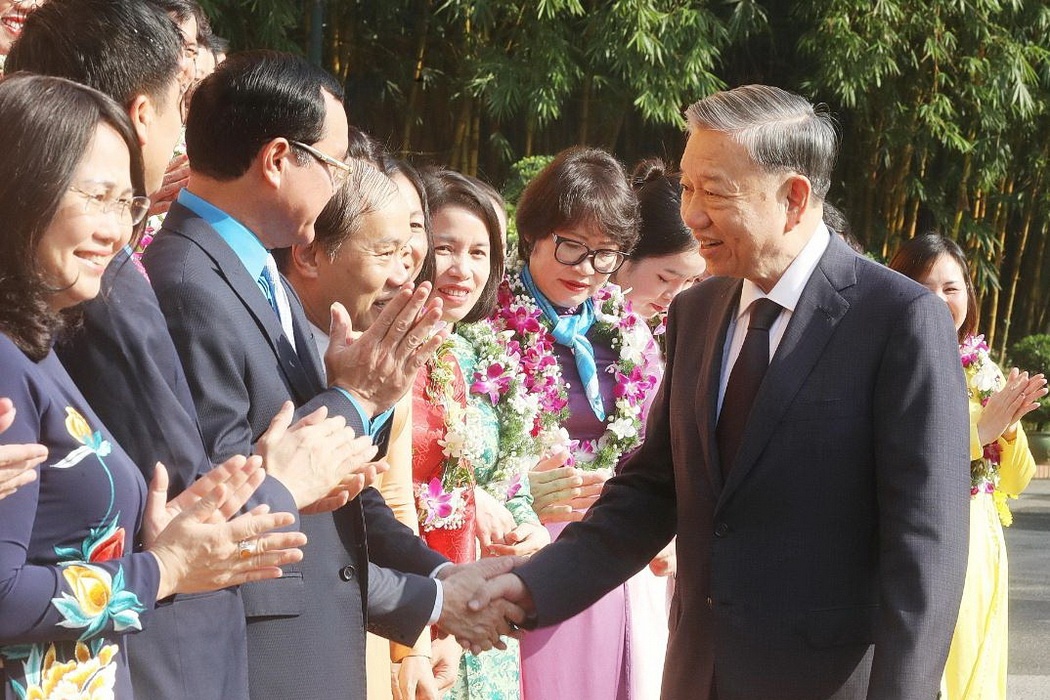 Tong Bi thu, Chu tich nuoc gap dai bieu 'tham muu gioi, phuc vu tot' hinh anh