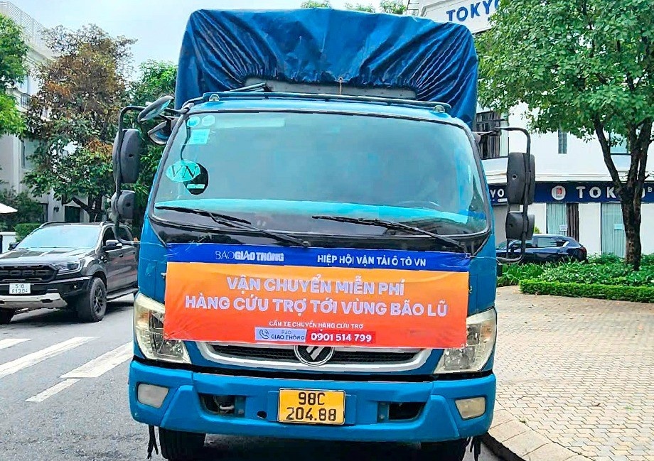 Cung cap xe chuyen hang hoa cuu tro mien phi hinh anh