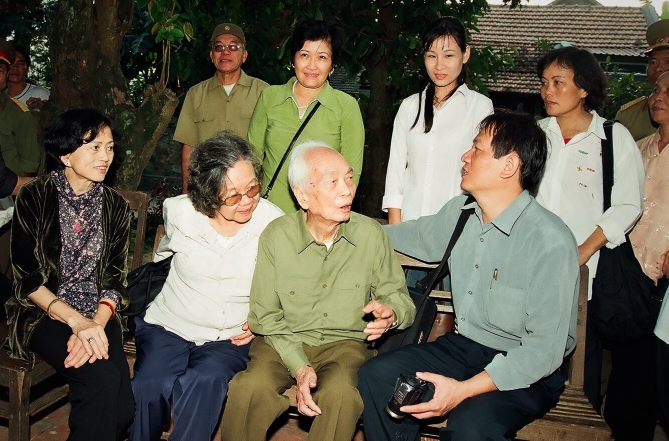 Phu nhan Bich Ha anh 7