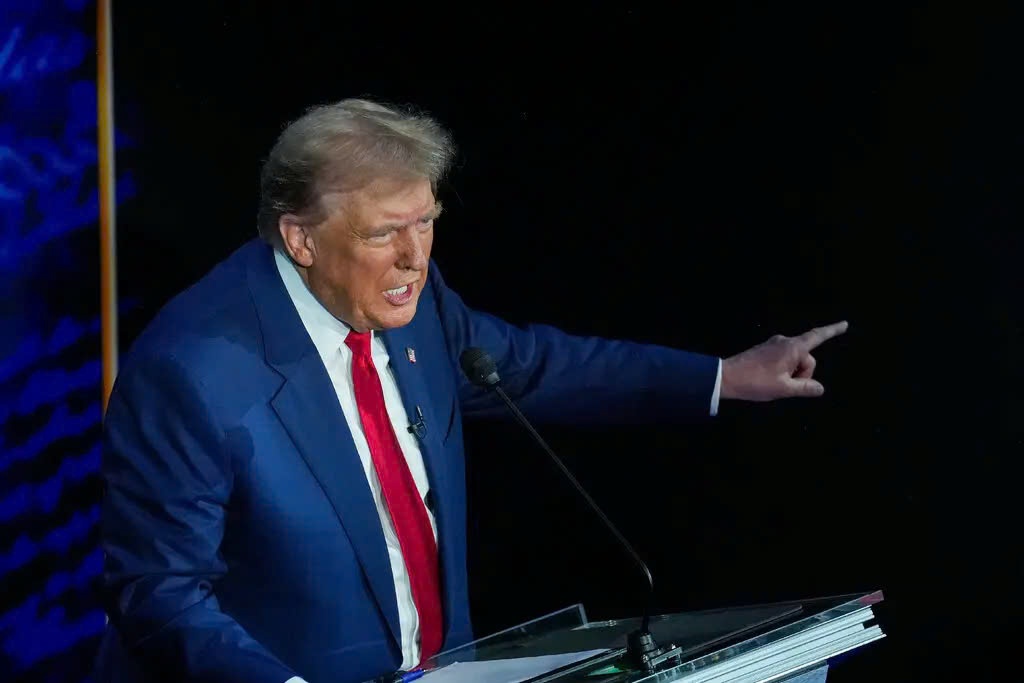 Ong Trump: 'Do la cuoc tranh luan ba choi mot' hinh anh