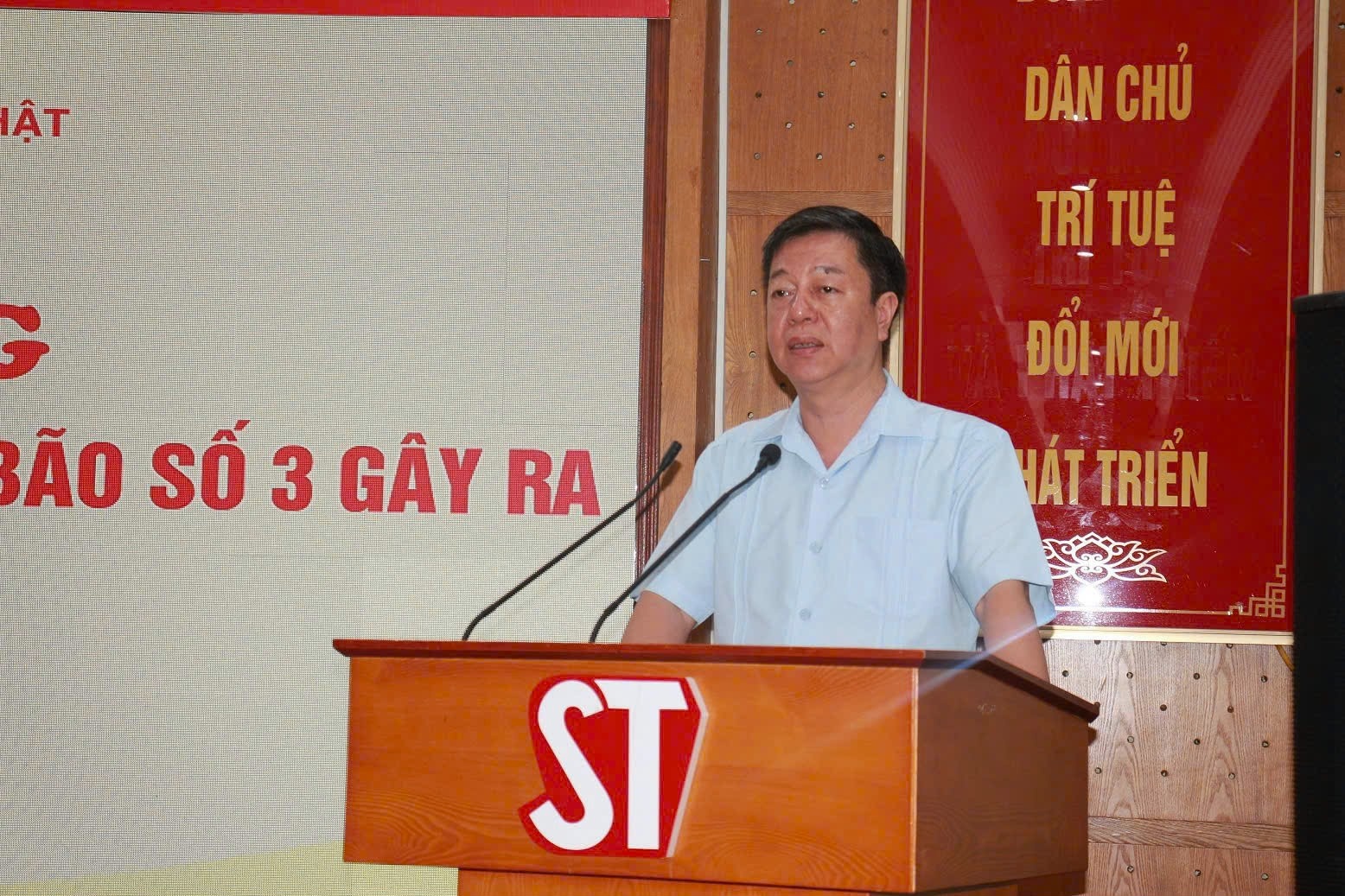 NXB Chinh tri quoc gia Su that ung ho dong bao thiet hai do bao so 3 hinh anh