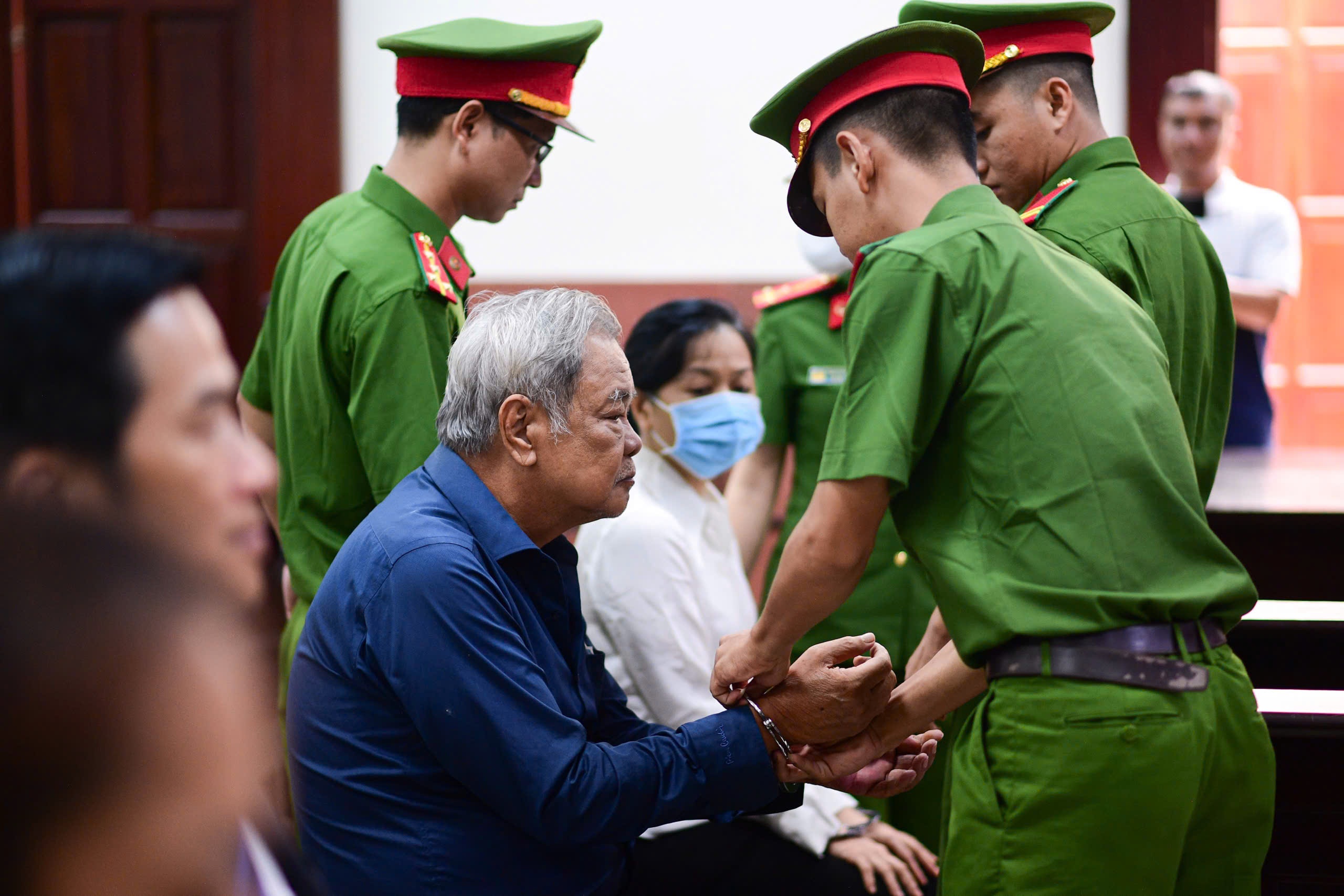 Trần Quí Thanh,  Tân Hiệp Phát,  Trần Uyên Phương ảnh 2 Tran Qui Thanh,  Tan Hiep Phat,  Tran Uyen Phuong anh 2