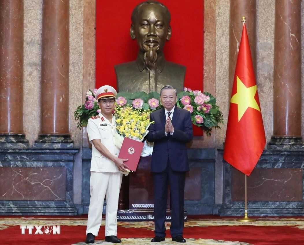 Ho Duc Anh kiem sat anh 1