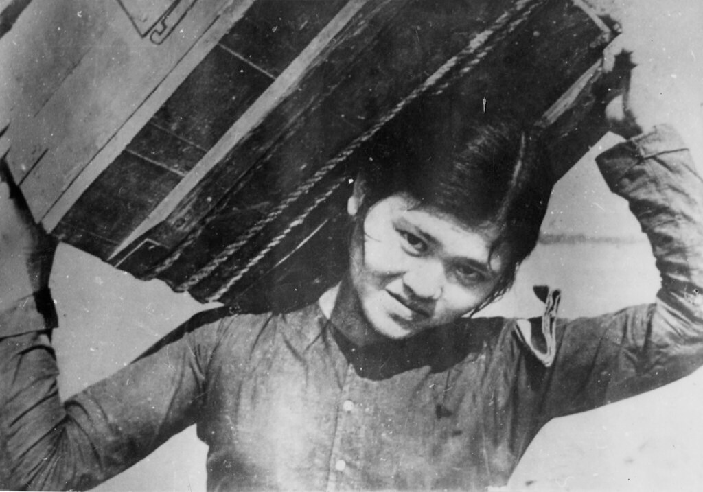 Nhung nu chien si bao ve duong mon Ho Chi Minh hinh anh