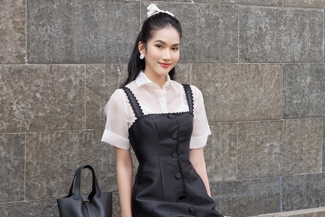 A hau Viet Nam Phuong Anh me doc sach ve cach van hanh cua nao bo hinh anh