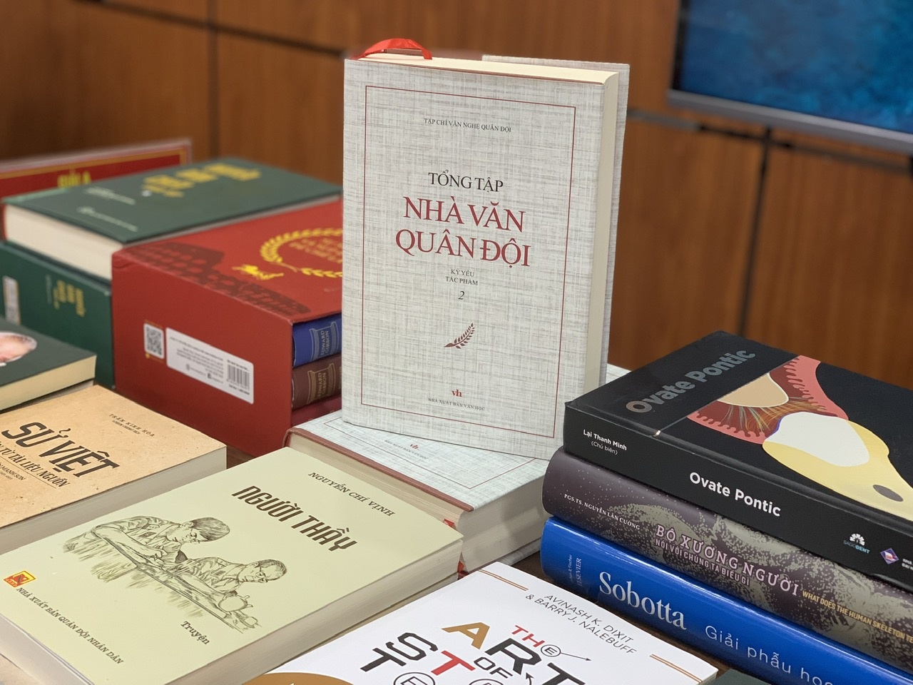 Cac cuon sach, bo sach duoc de xuat dat Giai thuong Sach Quoc gia 2024 hinh anh