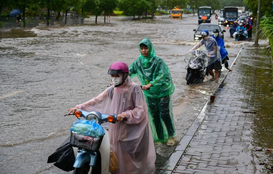 Ha Noi mua giong, troi mat hinh anh
