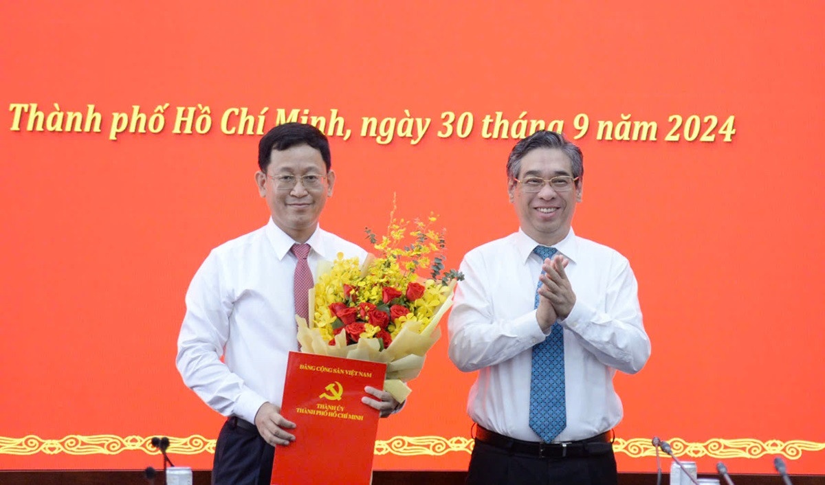 Ong Tran Quoc Trung lam Pho Bi thu Thuong truc Thanh uy Thu Duc hinh anh