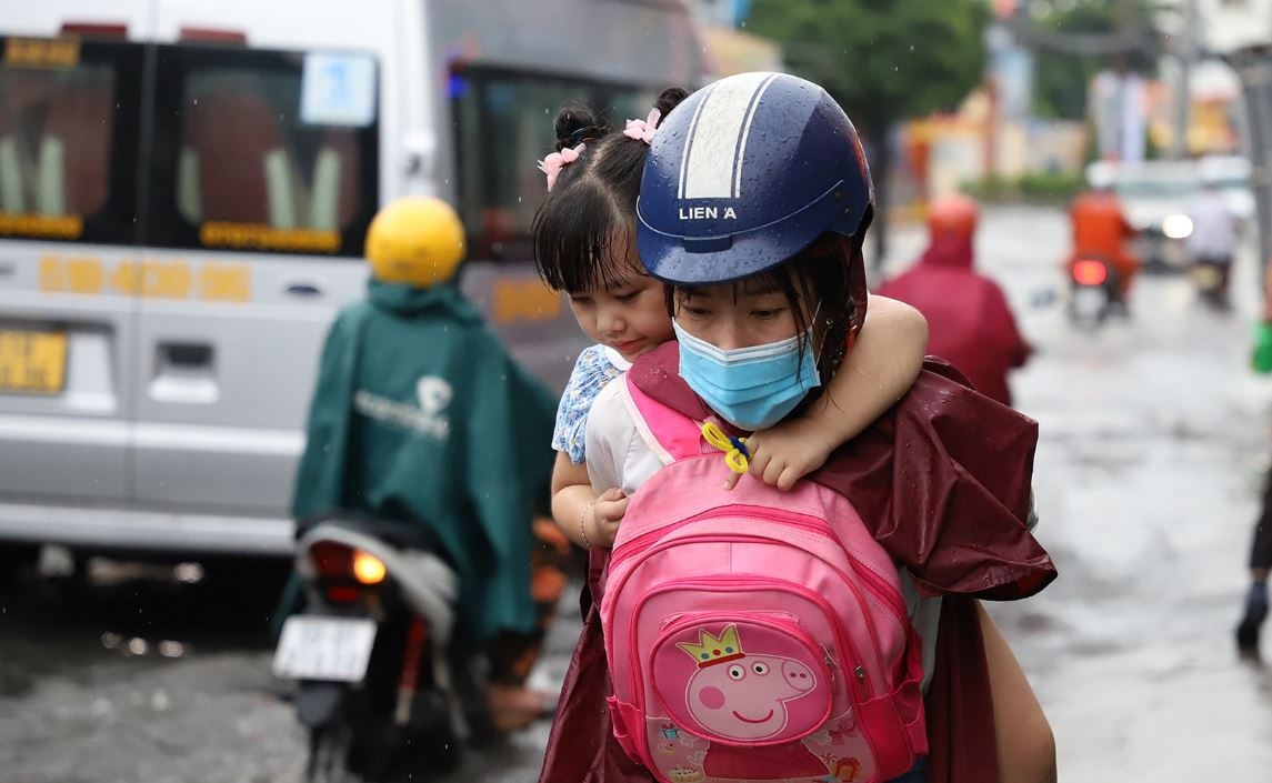 Cuoi tuan mua to cuc bo tu Da Nang vao mien Nam hinh anh