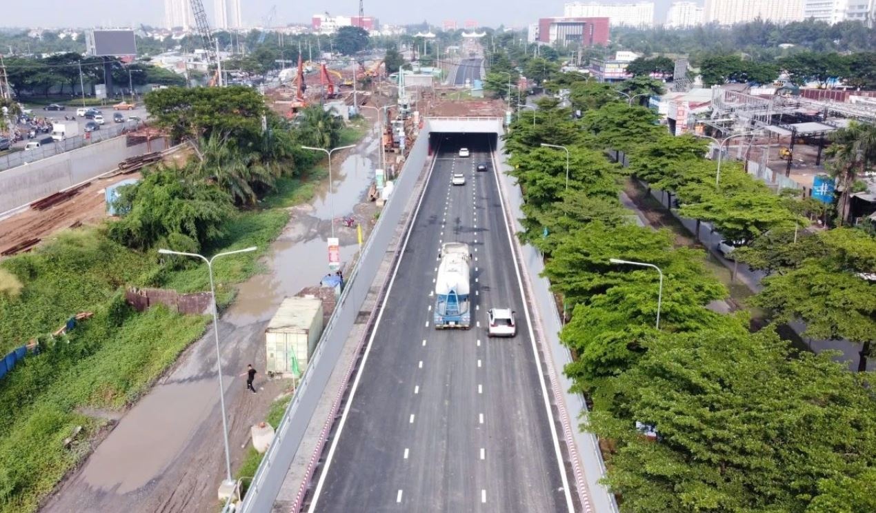 TP.HCM thong xe nhanh ham chui nut giao Nguyen Van Linh-Nguyen Huu Tho hinh anh