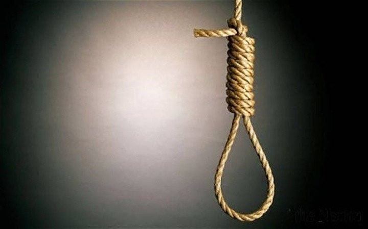 Di hoc ve, con bang hoang thay cha me chet trong can nha khoa trai hinh anh