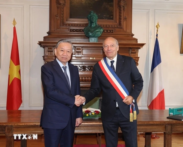 Tong Bi thu, Chu tich nuoc To Lam den tham Thanh pho Saint Adresse hinh anh