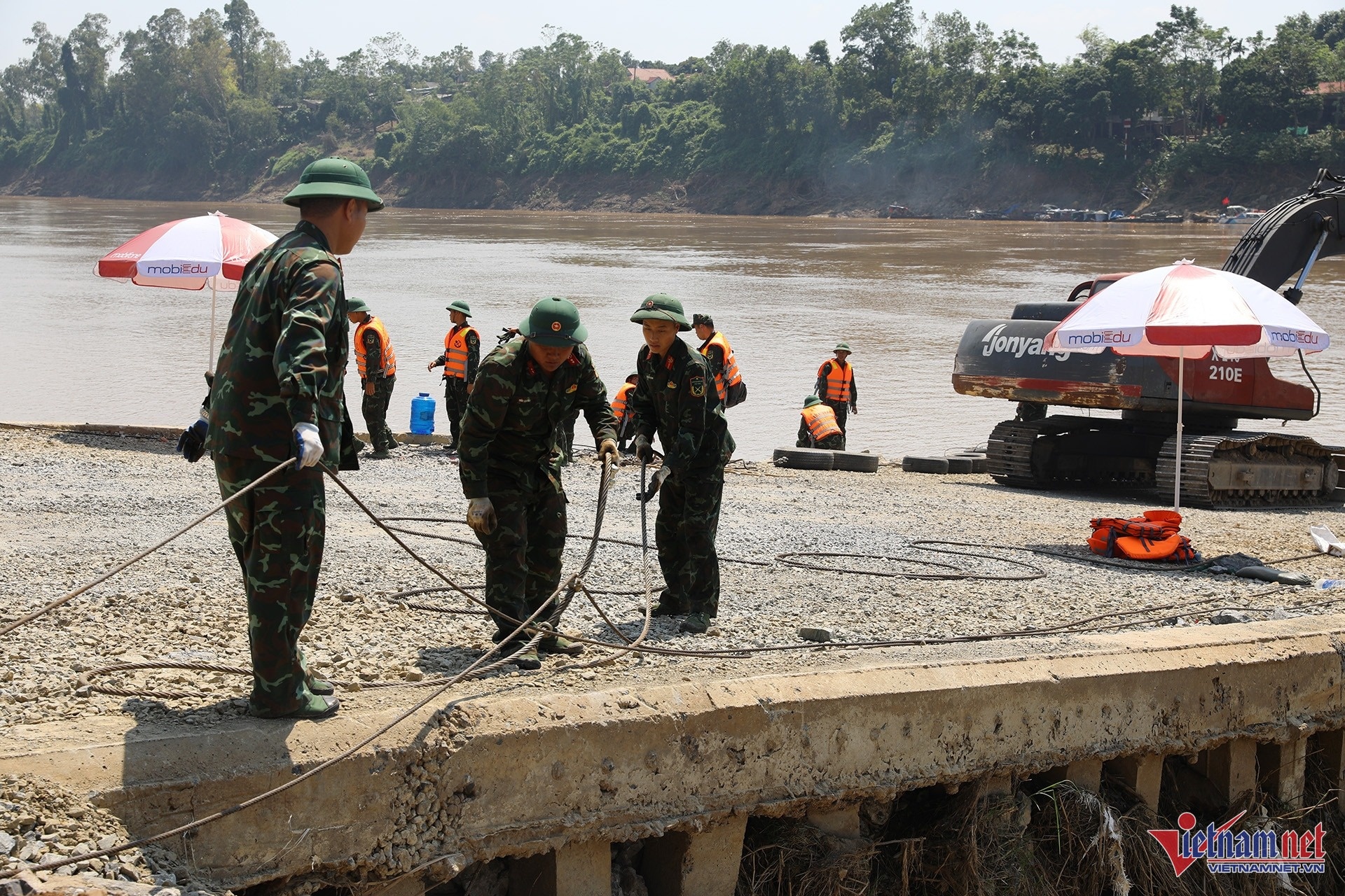 Cau phao Phong Chau anh 3