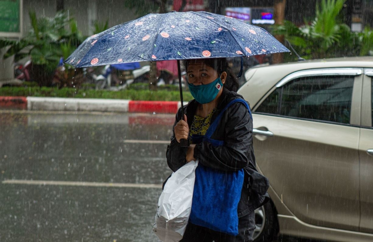 Bac Bo co suong mu nhe, mua giong rai rac hinh anh