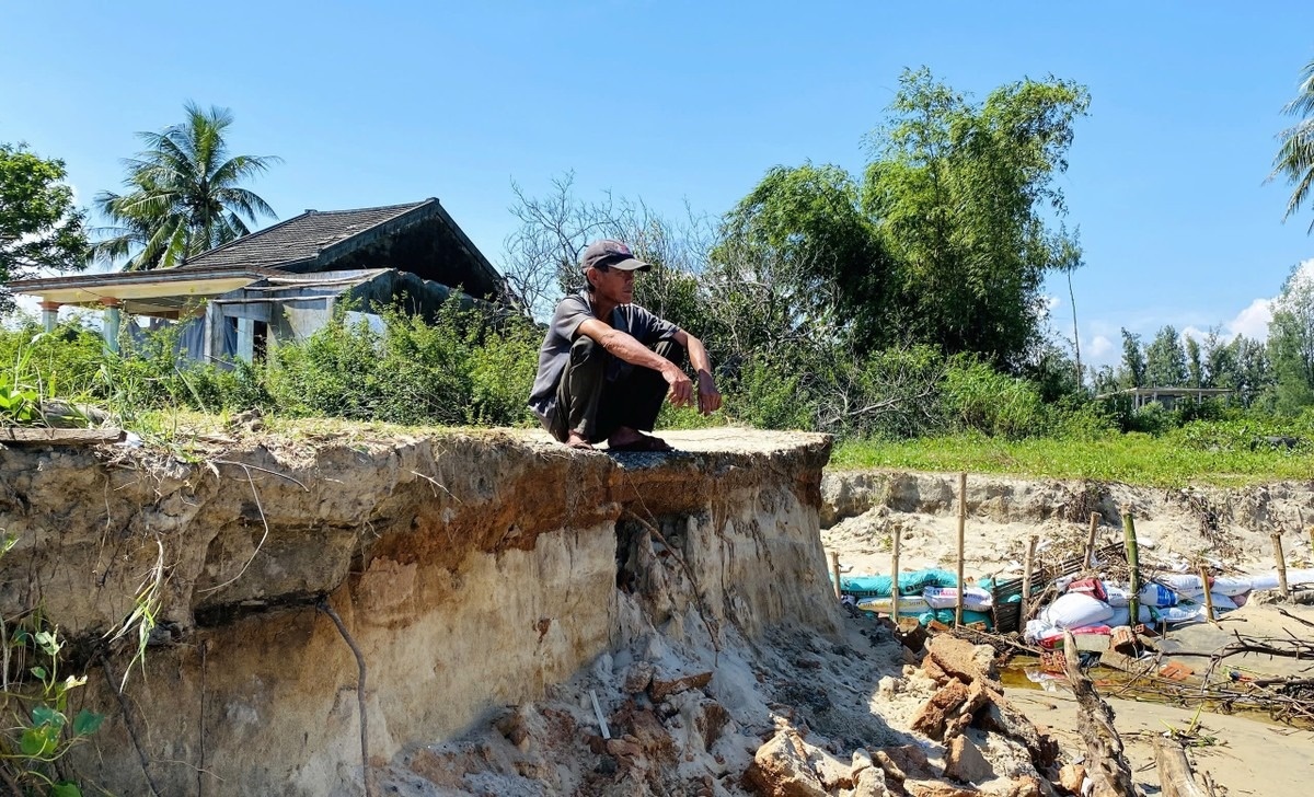 Xam thuc nghiem trong, song bien 'nuot' lang o Quang Nam. hinh anh