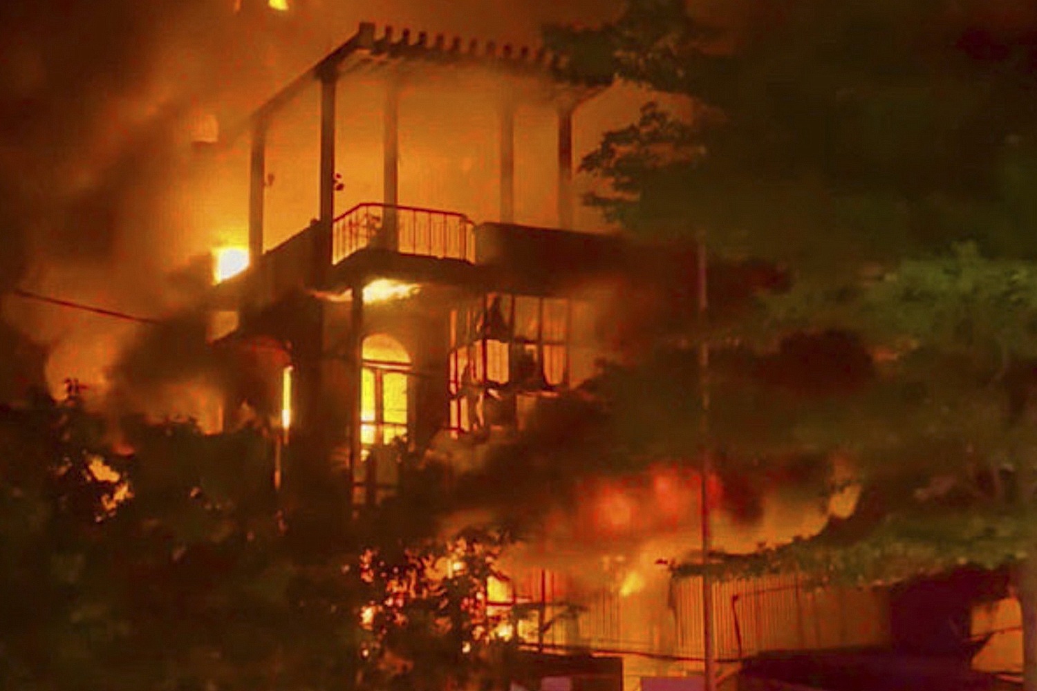 Khoanh khac nha 4 tang o Bac Ninh chay ruc lua hinh anh