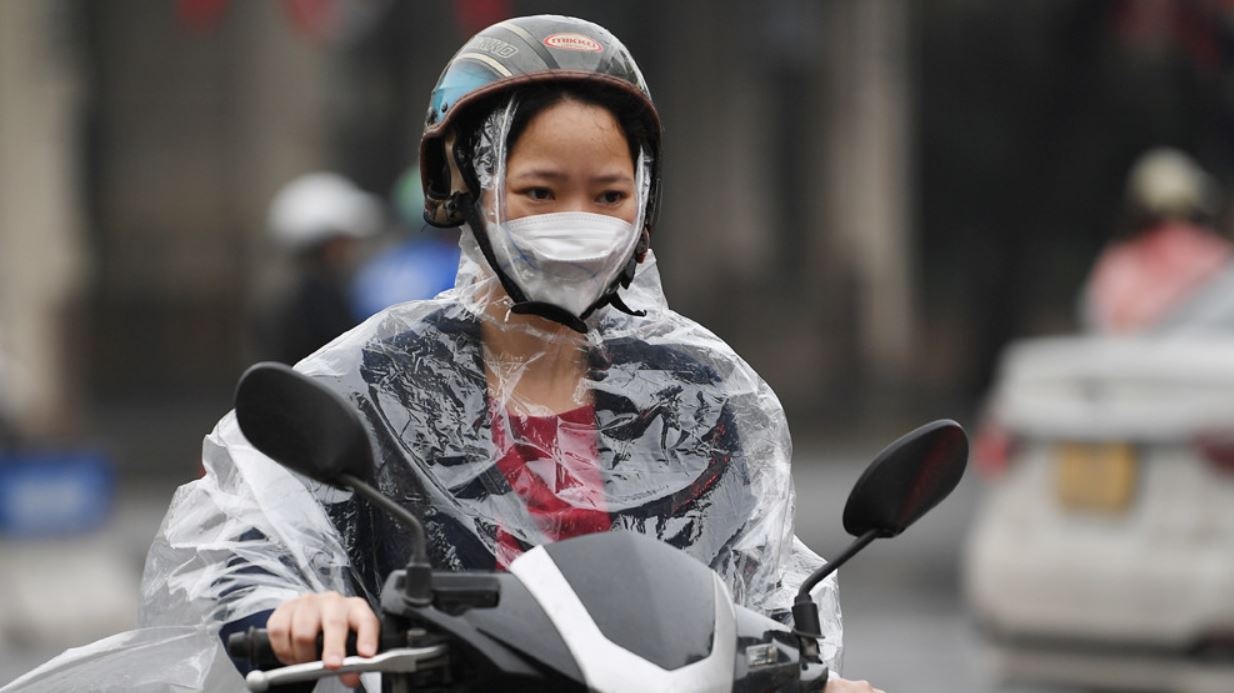 Mien Bac don khong khi lanh, mien Trung mua lon hinh anh