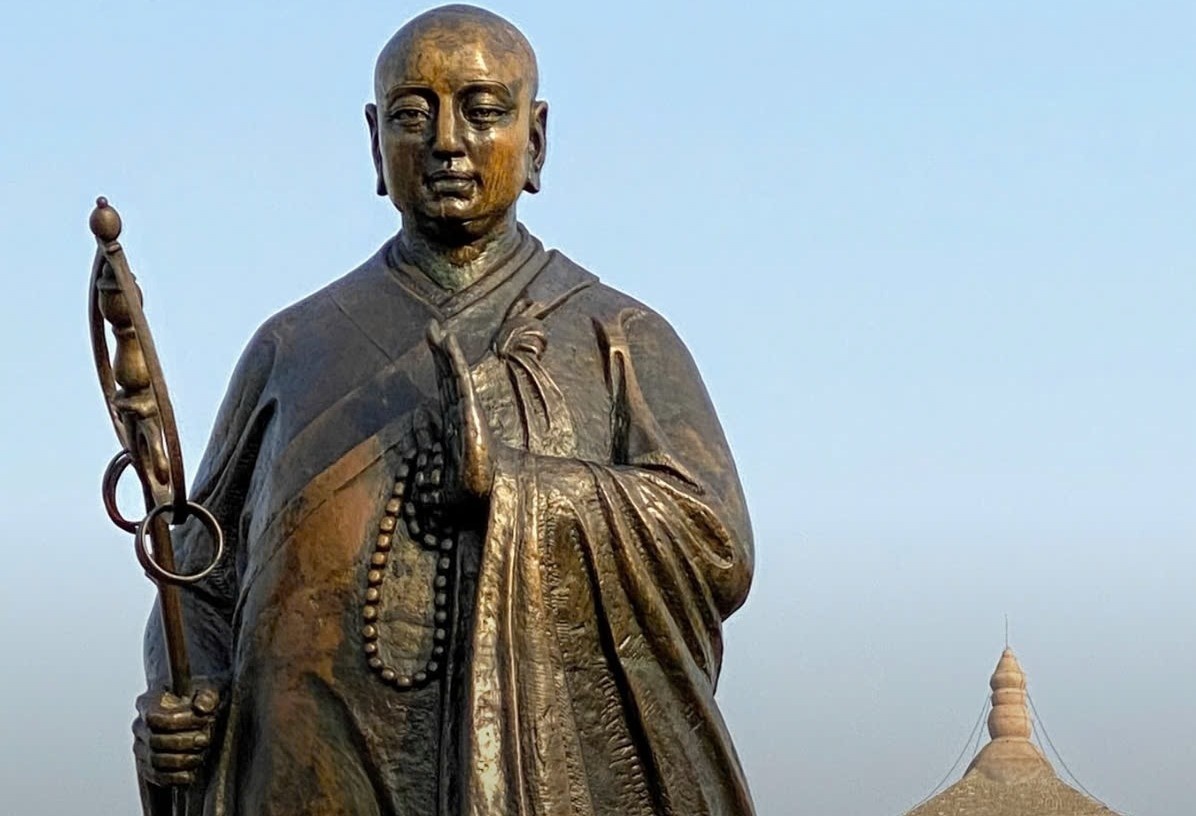 Hanh trinh phi thuong cua Huyen Trang - cao tang nha Duong hinh anh