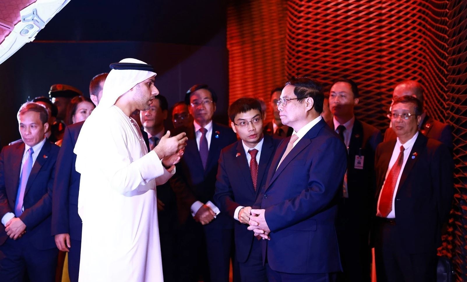 Thu tuong Pham Minh Chinh tham quan Bao tang Tuong lai o Dubai hinh anh